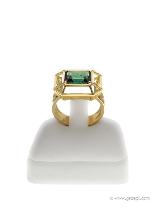 Χειροποίητο δαχτυλίδι σε χρυσό 18Κ με πράσινη τουρμαλίνη σε κοπή emerald.