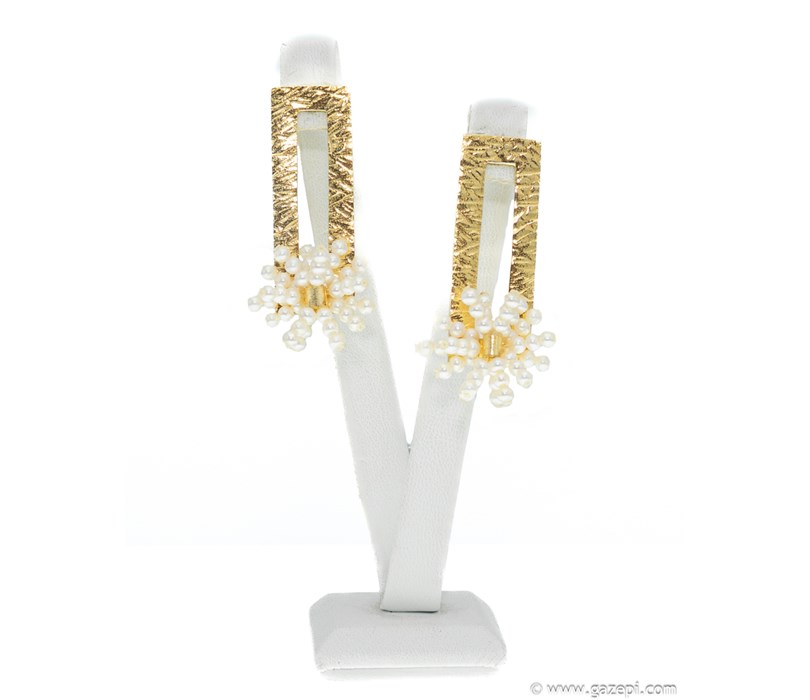 Handcrafted earrings in silver 925 gold plated with white pearls