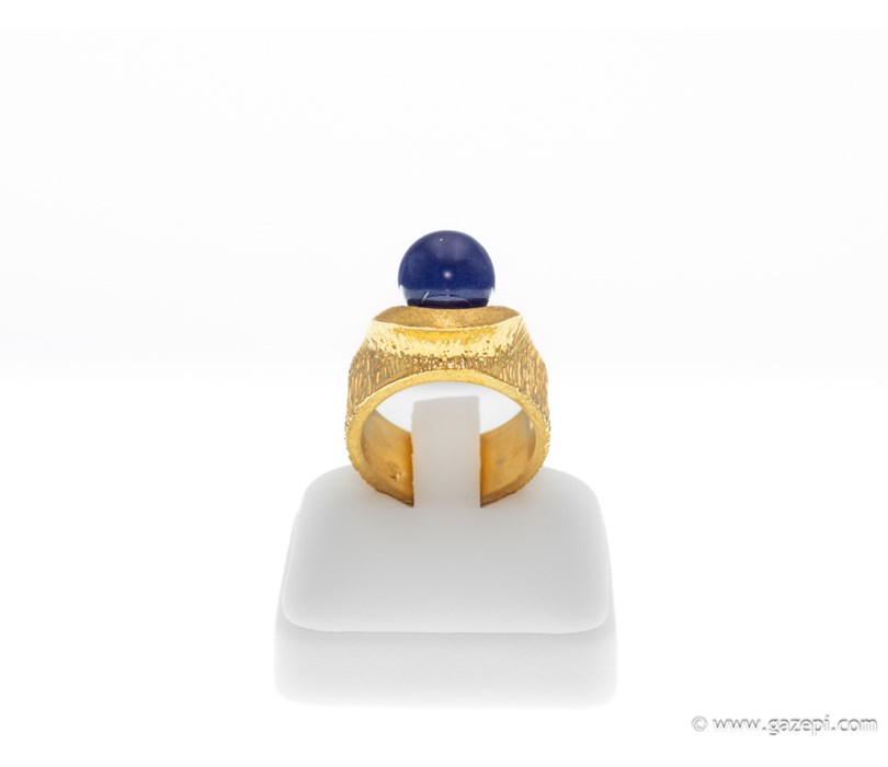 Χειροποίητο δαχτυλίδι σε ασήμι 925 επιχρυσωμένο με lapis lazuli.